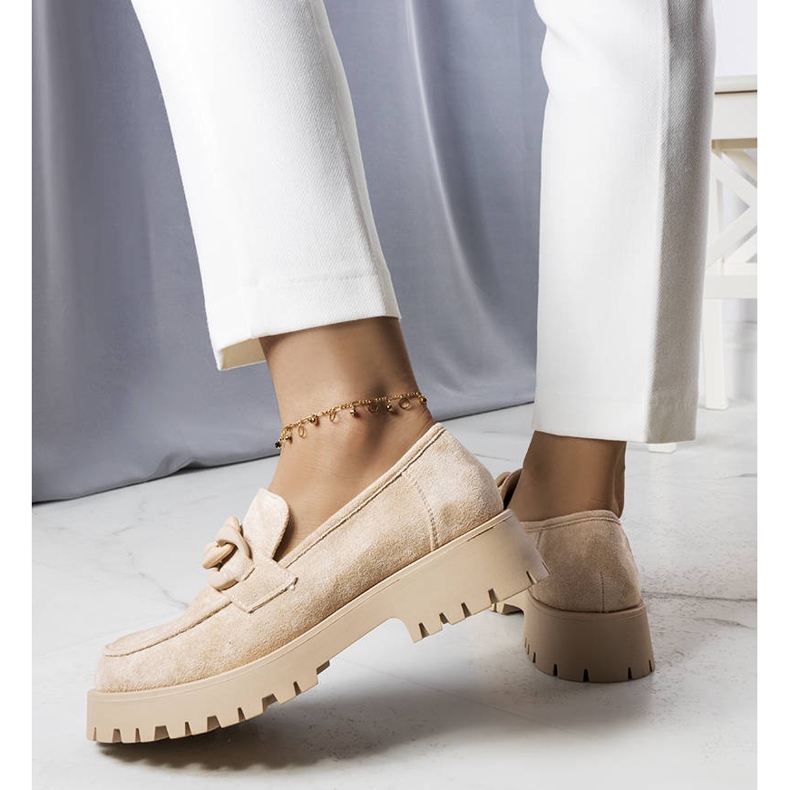 PA1 Lordi bej împodobiți cu un lanț Arpin 2