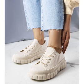 PA1 Adidași cu platformă bej de la Laverne 1