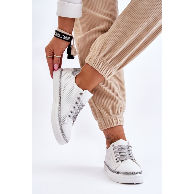 BM Pantofi de damă cu perforare joasă alb și argintiu Daxton 2