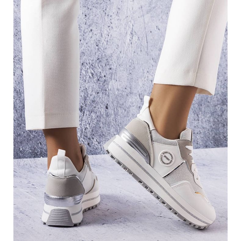 BM Tenisi albi cu inserții cu sclipici de la Léves 1 BM Tenisi albi cu inserții cu sclipici de la Léves 1