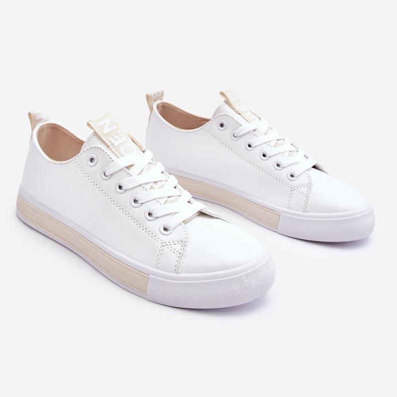 Pantofi de damă clasici alb și bej 1