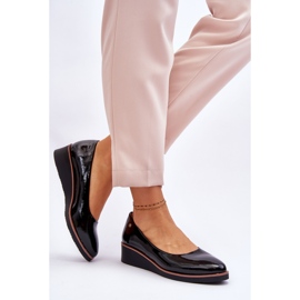 Vinceza Pompi clasici cu pană din piele lacuată Negru Paola 2