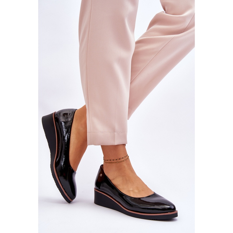 Vinceza Pompi clasici cu pană din piele lacuată Negru Paola 2