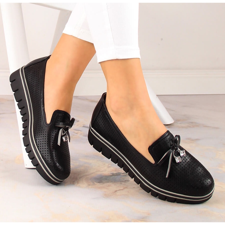 Pantofi negri cu platformă ajurat de damă Jezzi RMR2268-2 negru 1