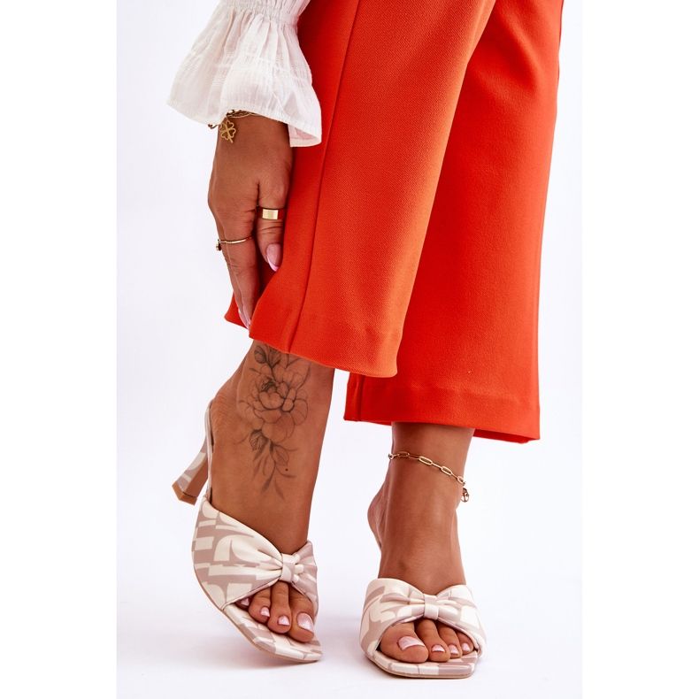 Tocuri La Moda In Imprimeu Bej Floria 1