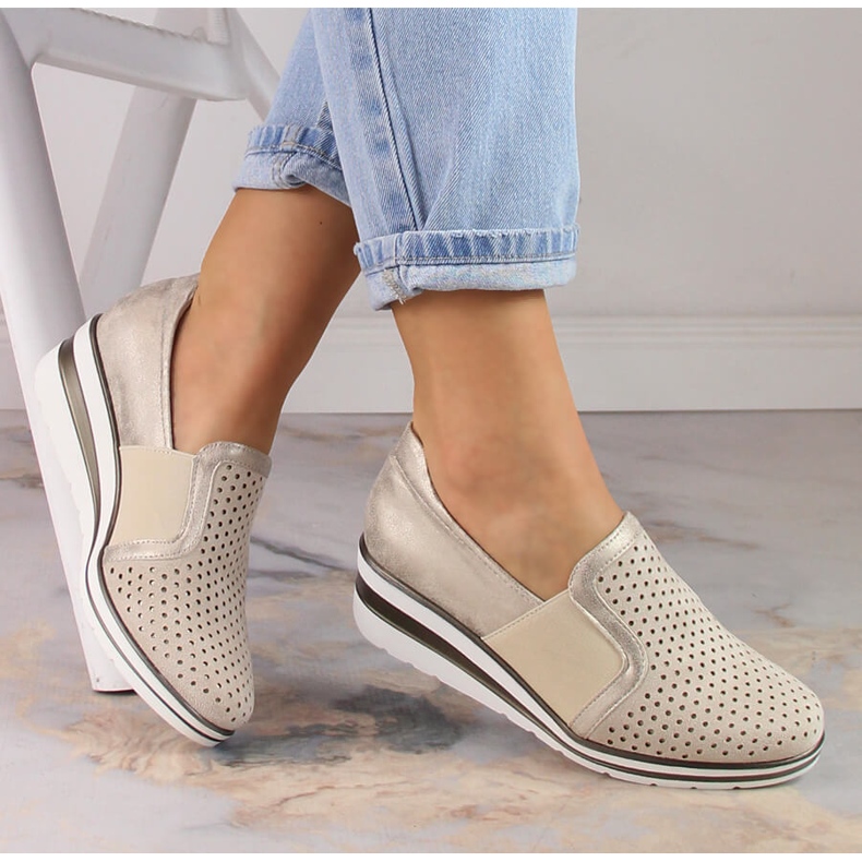 Pantofi de damă aurii cu pană ajurata Jezzi MR1738-17 de aur 1