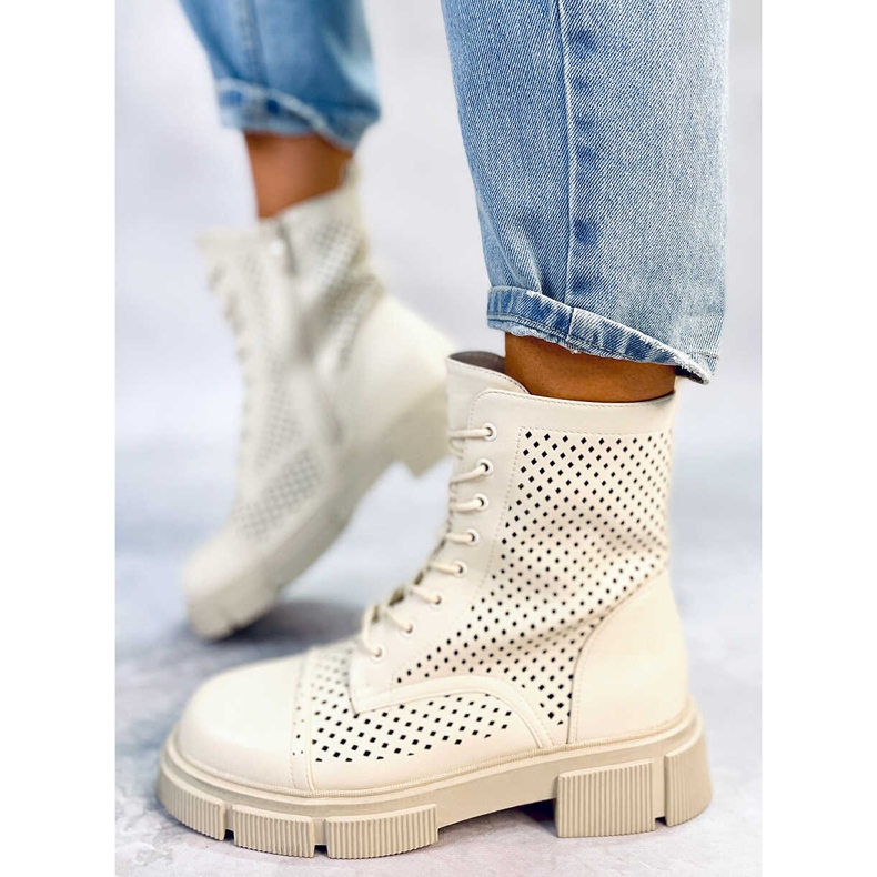 BM Cizme cu șireturi ajurate Wyman bej 1