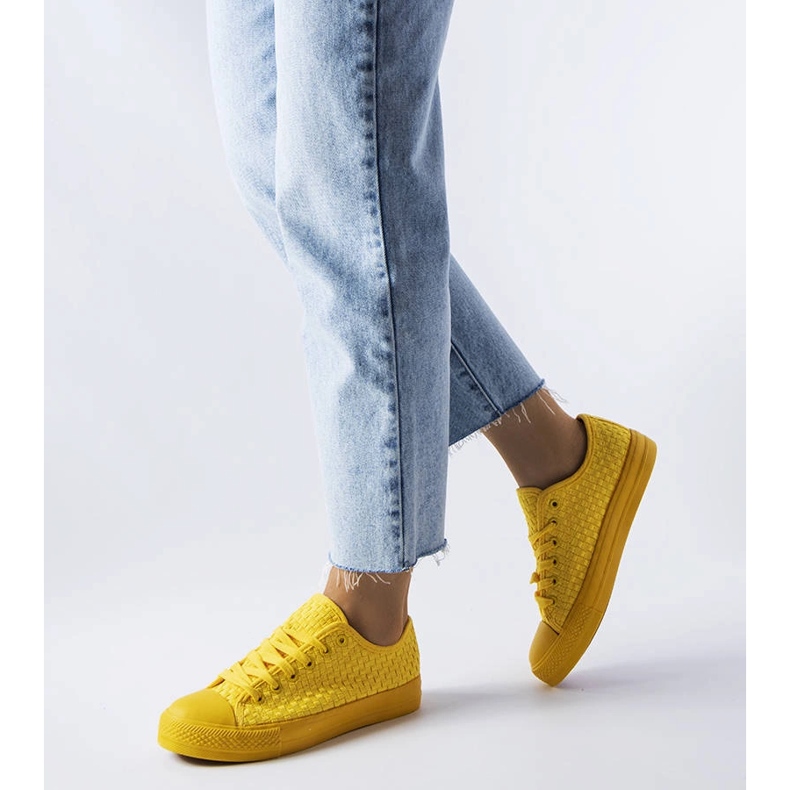 Adidași galbeni din țesătură de la Thibodeau 1