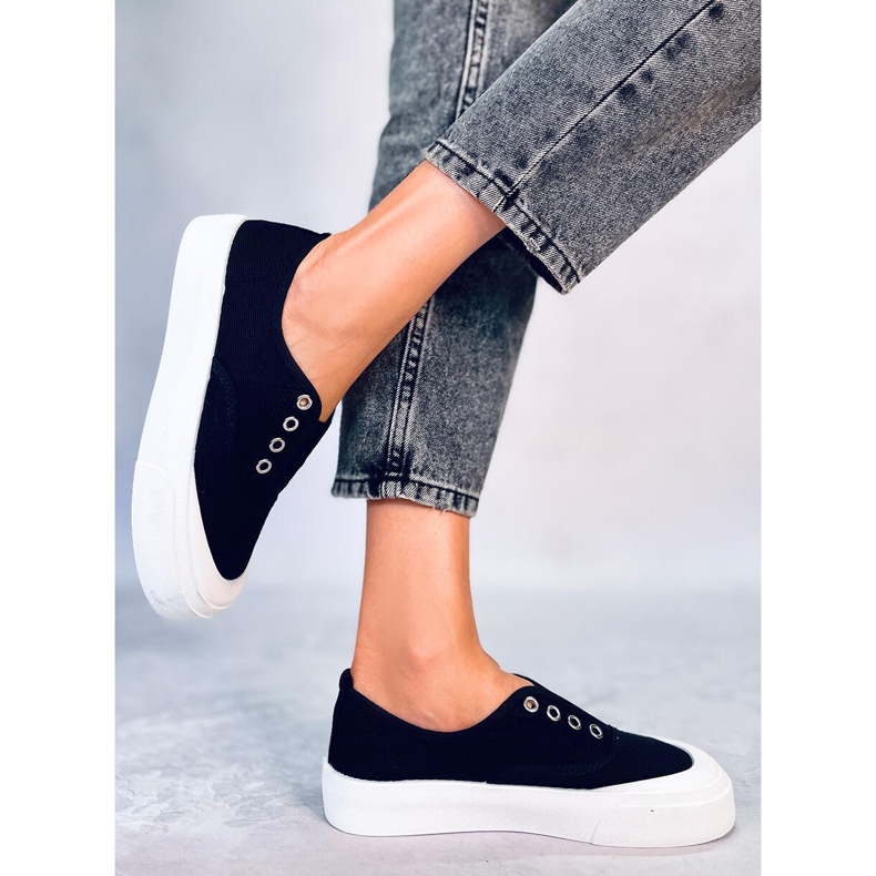 BM Adidași Kamio Black pentru damă negru 2