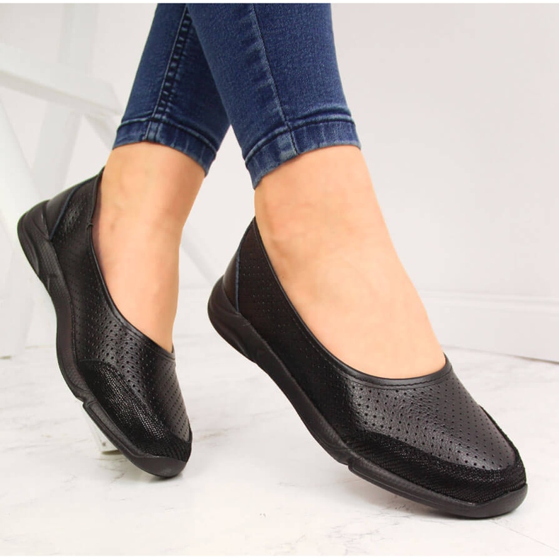 Balerini de damă din piele ajurata negri eVento 3621 negru 2