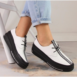 Pantofi de dama din piele pe platforma alba Filippo DP3624/23 2