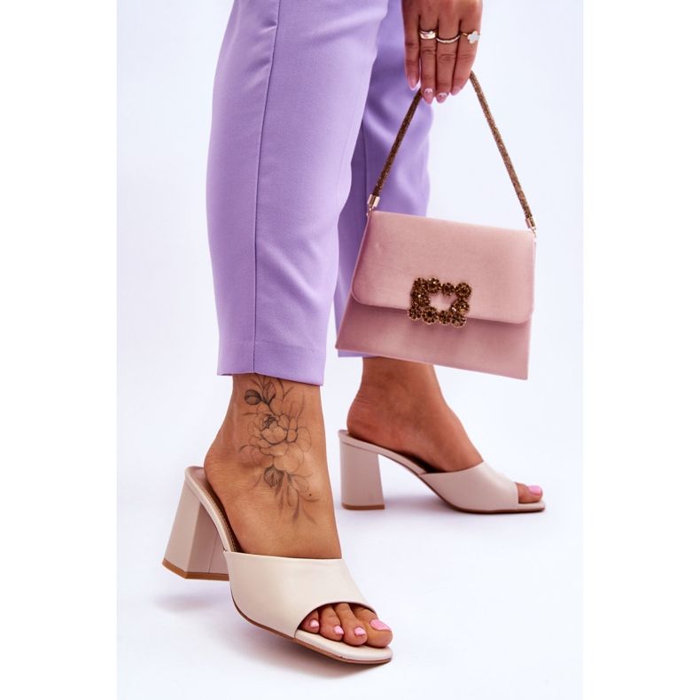 Papuci clasici din piele Loara bej de damă 2