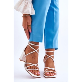 FJ1 Sandale cu toc damă la modă din piele albă Primma 1 FJ1 Sandale cu toc damă la modă din piele albă Primma 1