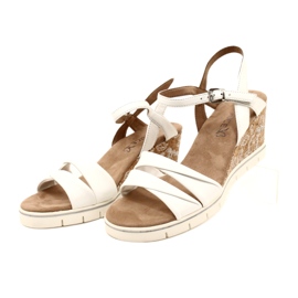 Sandale Caprice din piele cu pană 9-28710-20 160 White Softnap alb 5