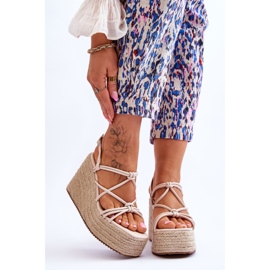 Sandale cu pană la modă Nessia, cu împletitură bej maro 1 Sandale cu pană la modă Nessia, cu împletitură bej maro 1