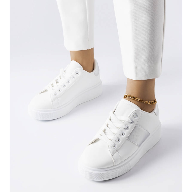 Tenisi albi cu dungă argintie de la Aurélie 1