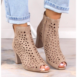 Cizme ajurate de primăvară bej de damă pe post Jezzi 1 Cizme ajurate de primăvară bej de damă pe post Jezzi 1