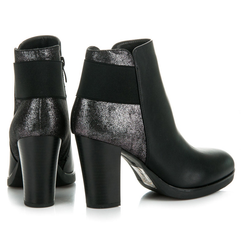 Vinceza Ghete pe stâlp negru 1