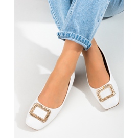 Balerini albi pentru femei cu vârf pătrat lacuit de la Shelovet 1