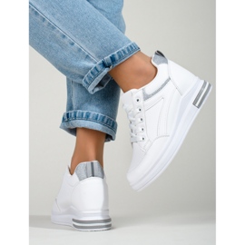 Tenisi albi cu pană ascunsă de la Shelovet 1