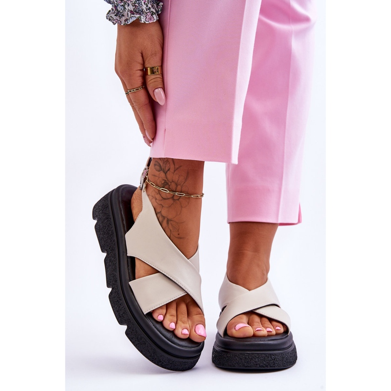 PE1 Sandale Chester bej la modă cu platformă 1