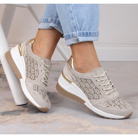 Pantofi de damă din piele intoarsa pe pană bej ajurata Filippo DP4669 1