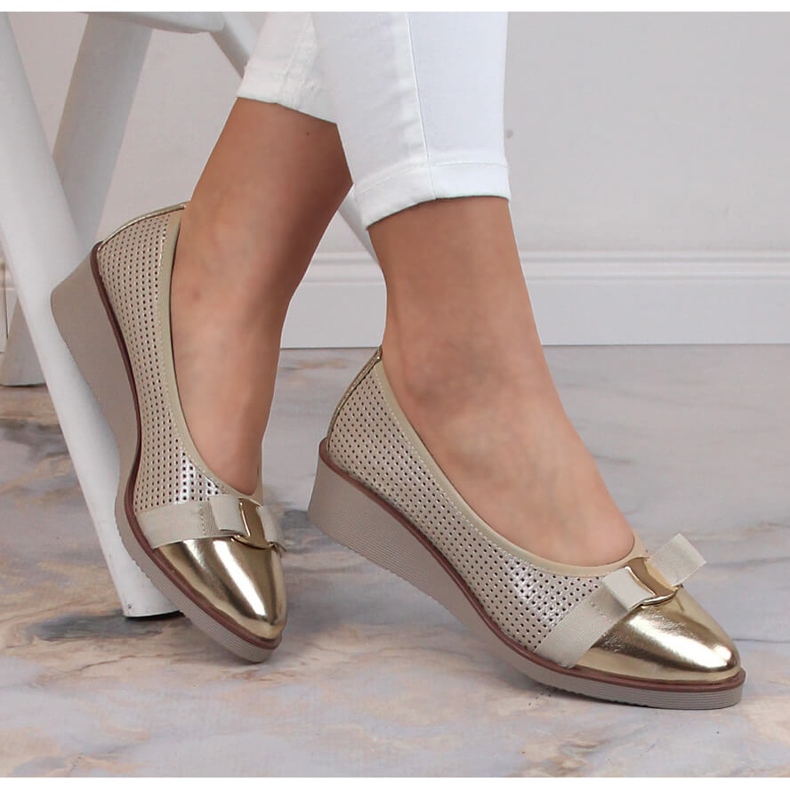 Pantofi de damă cu pană aurii ajurati Potocki SZ12037 de aur 1 Pantofi de damă cu pană aurii ajurati Potocki SZ12037 de aur 1