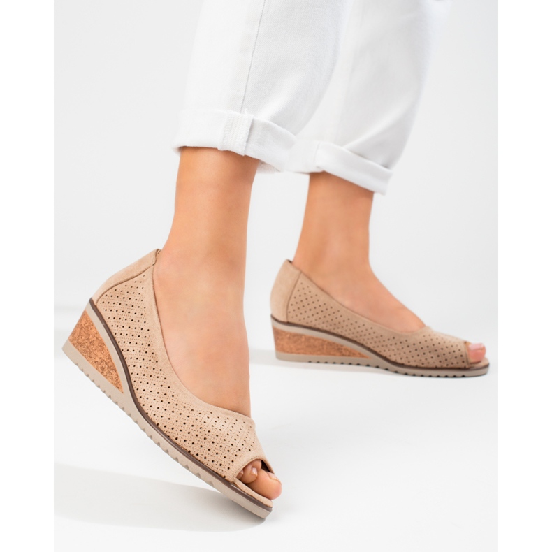 W. Potocki Pompe de damă cu pană din piele intoarsa ajurata Potocki bej 1