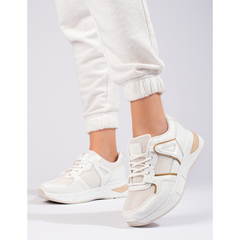 Adidași albi de damă pe o talpă groasă Shelovet 1