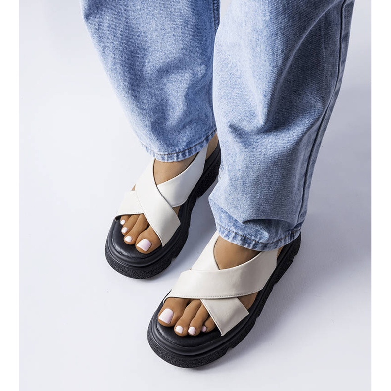 Evento Sandale cu platformă bej de la Oakway 1