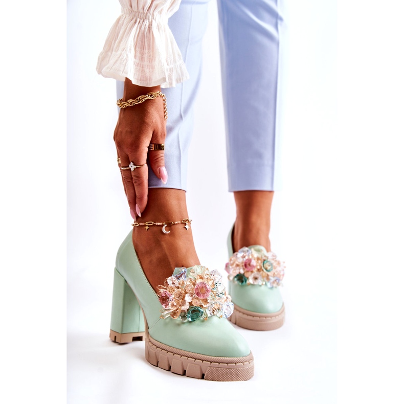 Inna Pompe de femei cu un ornament verde neted 1