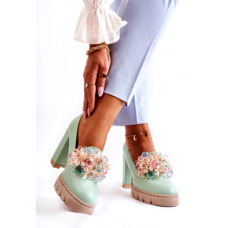 Inna Pompe de femei cu un ornament verde neted 2