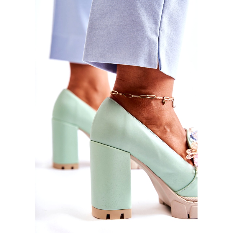 Inna Pompe de femei cu un ornament verde neted 3