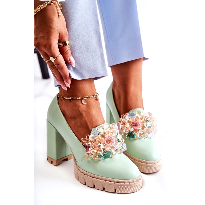 Inna Pompe de femei cu un ornament verde neted 4