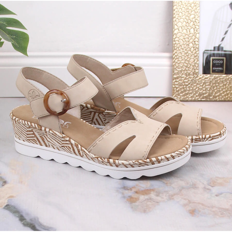 Sandale de damă confortabile cu pană bej Rieker 67173-60 2 Sandale de damă confortabile cu pană bej Rieker 67173-60 2