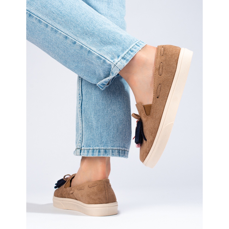 Slip-on din piele intoarsa maro cu ciucuri Shelovet bej 1