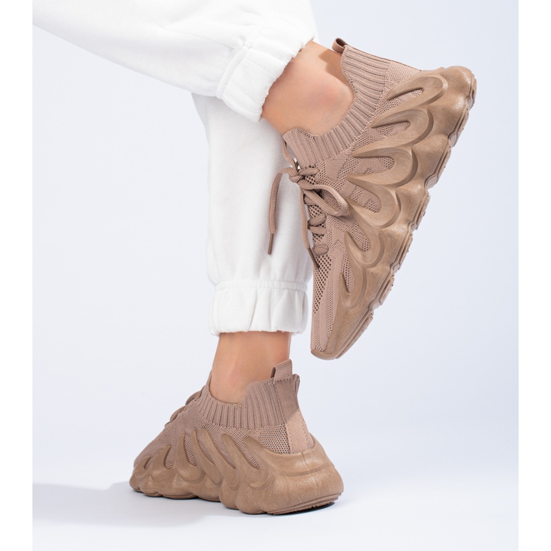 Tenisi de damă din material maro Shelovet 2