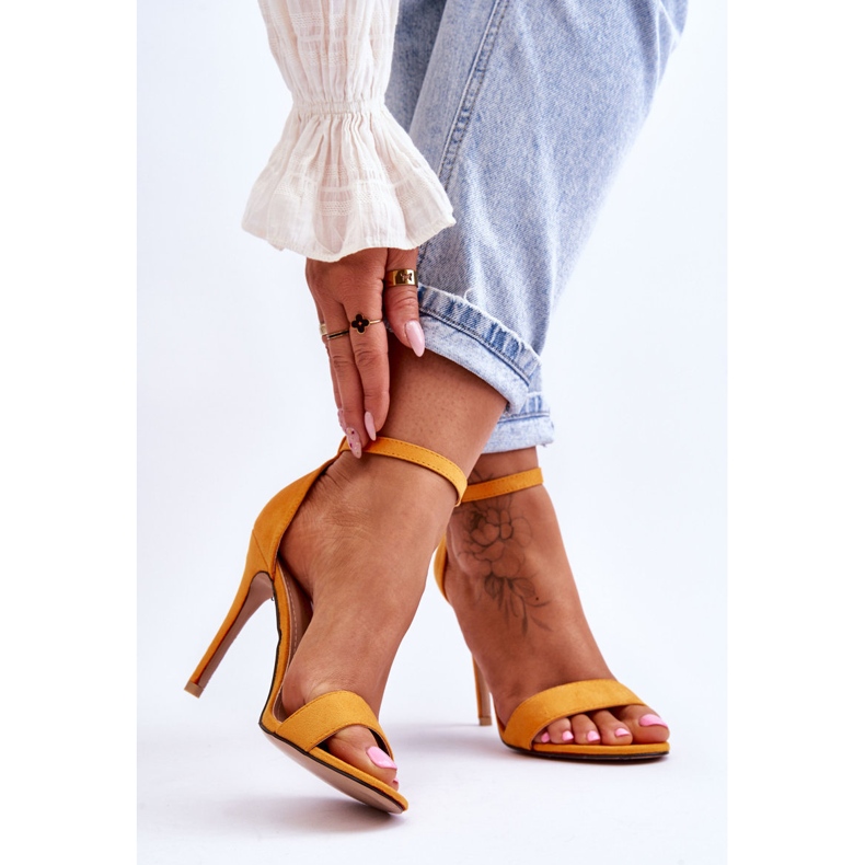 Sandale din piele intoarsa pe un toc inalt galben Liberty 2