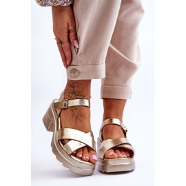 PS1 Sandale Hillary de damă aurii cu tocuri masive de aur 1 PS1 Sandale Hillary de damă aurii cu tocuri masive de aur 1