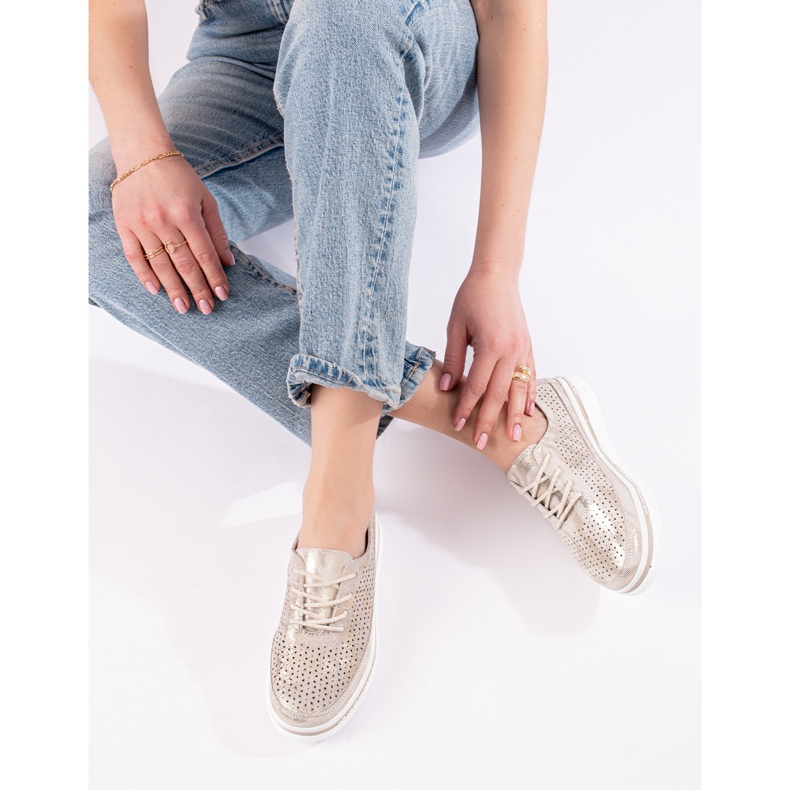 Pantofi ajurati de dama din piele pe platforma aurie Shelovet de aur 1