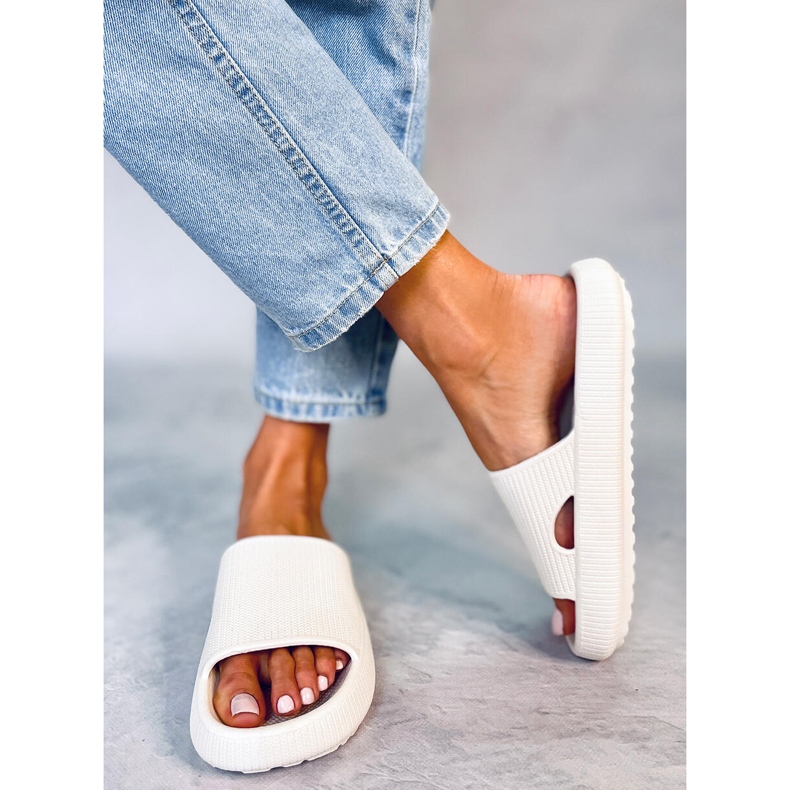 BM Papuci Yang White pernă alb 2 BM Papuci Yang White pernă alb 2