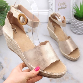 Espadrile de damă aurii eVento 5425 sandale cu pană de aur 1 Espadrile de damă aurii eVento 5425 sandale cu pană de aur 1