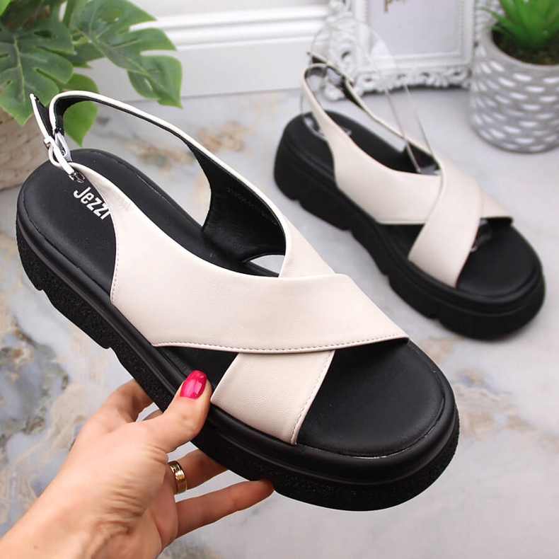 Sandale de damă cu platformă bej Jezzi 5473 1