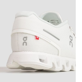 On Running Pe pantofii Running Cloud 5 5998373 alb 5