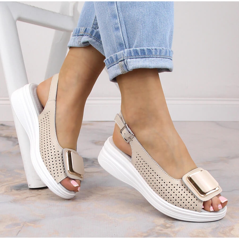 Sandale de damă confortabile din piele, bej S.Barski BN291 1 Sandale de damă confortabile din piele, bej S.Barski BN291 1