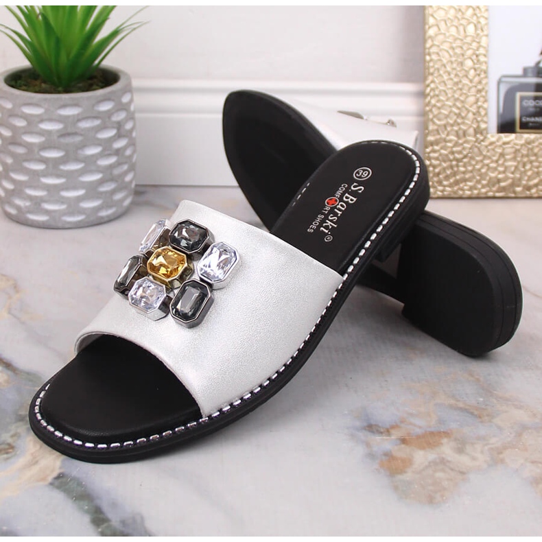 Papuci dama plati, confortabili, albi, cu zirconi S.Barski Kv 2775-31 1 Papuci dama plati, confortabili, albi, cu zirconi S.Barski Kv 2775-31 1