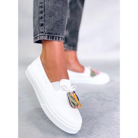 Tenisi Salma White de primavara cu ciucuri alb 2 Tenisi Salma White de primavara cu ciucuri alb 2