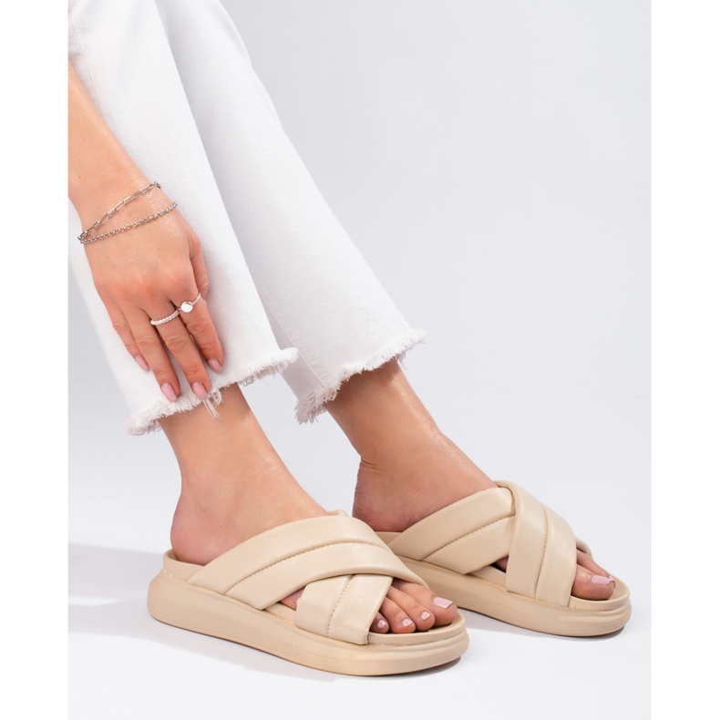 Papuci pe platforma LA.FI bej 1