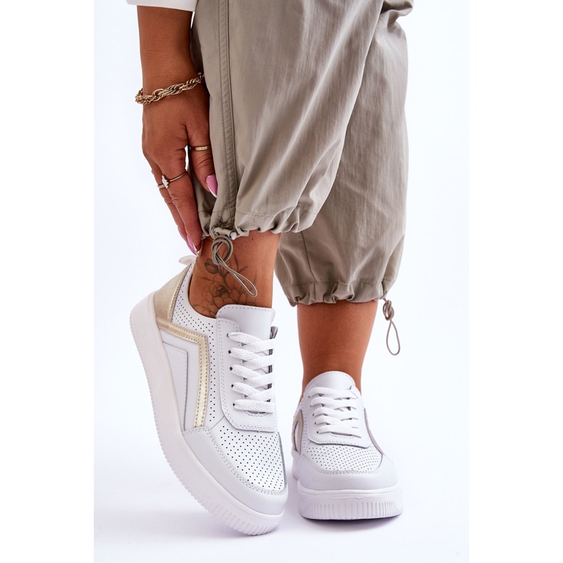 Pantofi sport de damă din piele perforată alb și auriu Carvalo 1