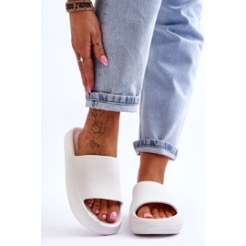 BM Flip-flops ușoare la modă pe o talpă masivă rebelă albă 1 BM Flip-flops ușoare la modă pe o talpă masivă rebelă albă 1